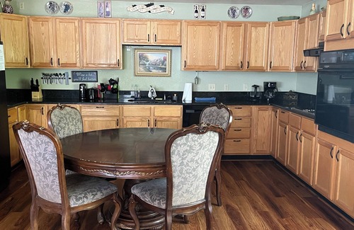 Lewis House | DOWNTOWN DOLORES COLORADO w/river access - Stay at Cozy Comfort Inn, Dolores, CO