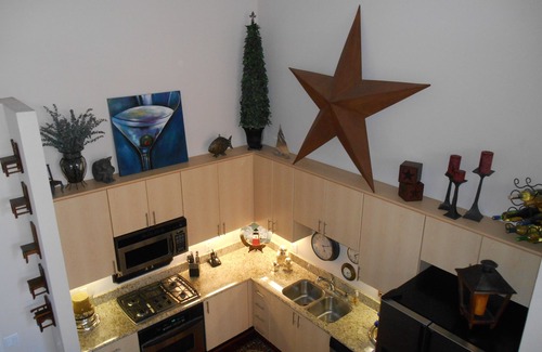 East Village Condo | Downtown, Gaslamp, Petco, Convention Center- Luxury 1 BR+Loft w/Deck