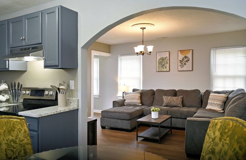 Florence House | Downtown Gem 2 Br w Spacious Yard