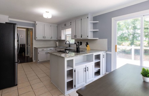 Gainesville House | Downtown Gem: 20% off monthly stays for 2025!