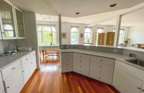 Downtown Kenosha Apartment | Downtown Gem Spacious, Comfortable & Family-Friendly Retreat Above a Coffee Shop