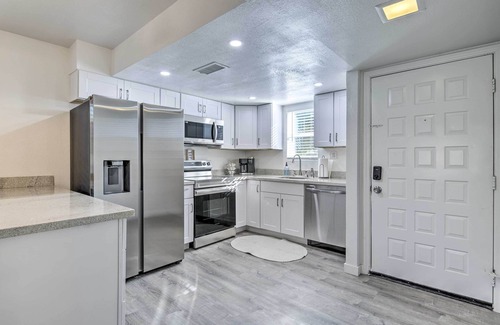 Gilbert Condo | Downtown Gilbert Condo w/Screened Porch!