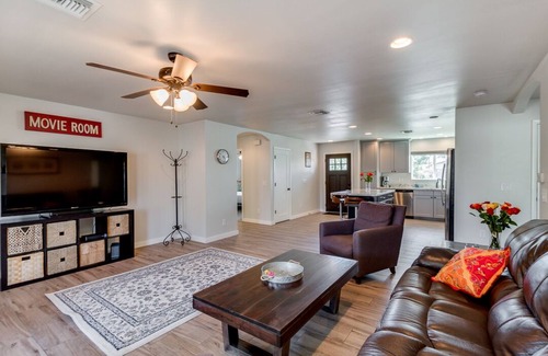 Gilbert House | Downtown Gilbert Getaway - Sleeps 8