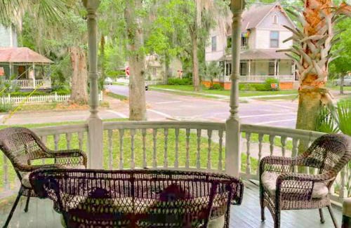 Duckpond Apartment | Downtown Historic Victorian Charmer Sleeps 7