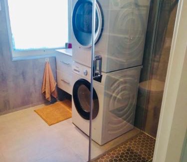Alesund Apartment | Downtown Historical House with Renovated apartments free P near