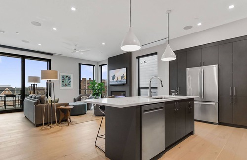 Holland Condo | Downtown Holland Getaway - Modern Luxury Condo
