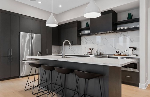 Holland Condo | Downtown Holland Getaway - Modern Luxury Condo