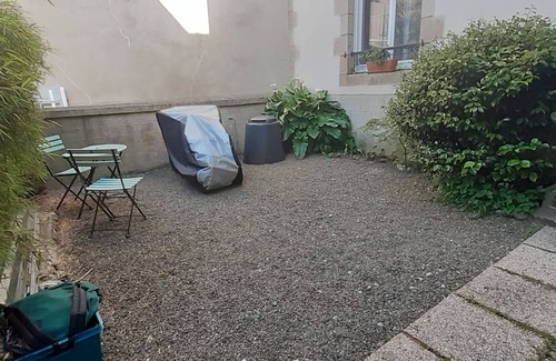 Saint-Pol-de-Leon House | Downtown house near the sea with friendly cat