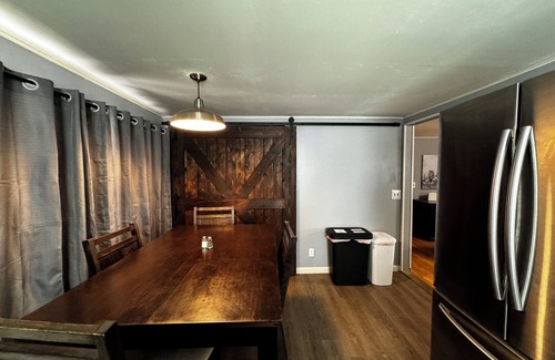 Redmond House | Downtown Hub - Dog Friendly