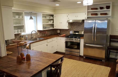 Dripping Springs House | Downtown Hudson Farm House amazing retreat centrally located in Dripping Spring