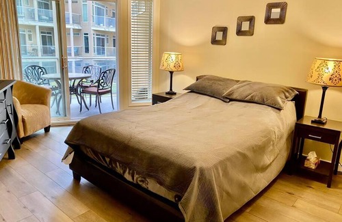 North End Apartment | Downtown Kelowna 2 Bdrm 2 Bath Waterfront Condo