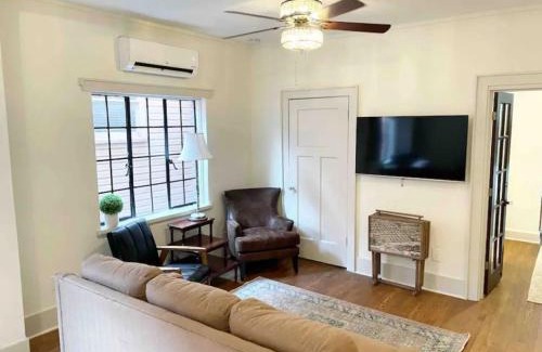 Downtown Knoxville Apartment | Downtown Knoxville Gem with King Bed and Free Parking