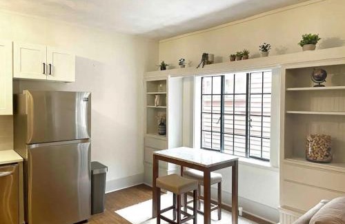 Downtown Knoxville Apartment | Downtown Knoxville Gem with King Bed and Free Parking