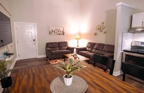 Downtown Lafayette Historic District Condo | Downtown Lafayette Queen Suiten