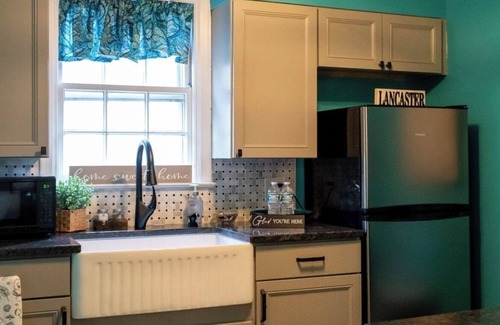 Lancaster Apartment | DOWNTOWN Lancaster Studio Apartment! “Modern Meets Vintage.”