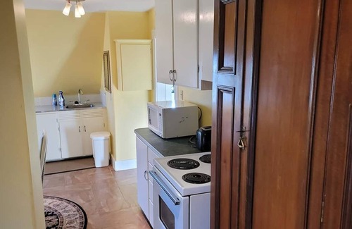 Queens Apartment | Downtown Liverpool, elegant garrett penthouse, Jacuzzi for two.