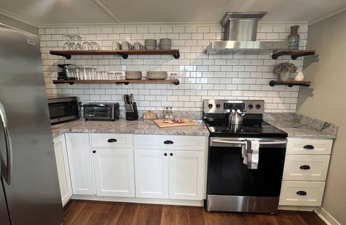 Plymouth Cultural District Apartment | Downtown! Located in the Cultural District - One Block to Yacht Club