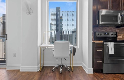 Waller Creek District Apartment | Downtown | Luxury 1BD Apt. | Pool | Gym | Great Views