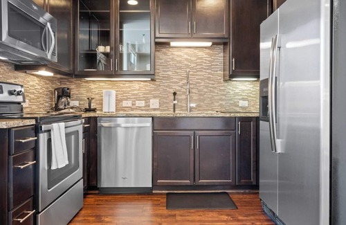 Waller Creek District Apartment | Downtown | Luxury 1BD Apt. | Pool | Gym | Great Views