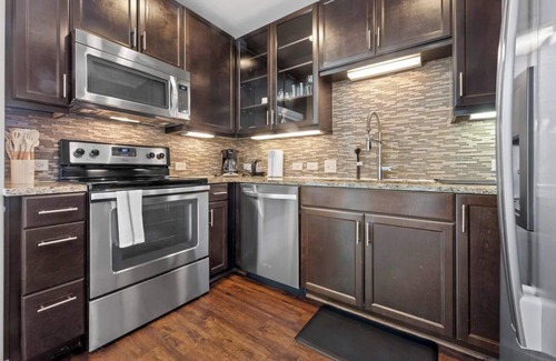 Waller Creek District Apartment | Downtown | Luxury 1BD Apt. | Pool | Gym | Great Views