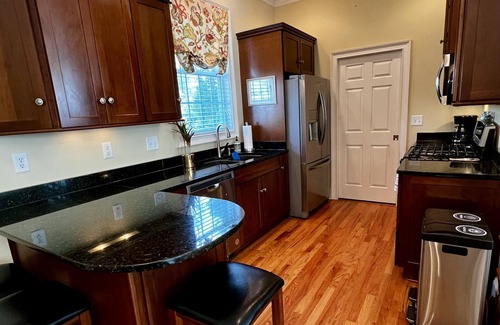 Aiken House | Downtown Luxury Charleston-style Row House/near Bruce's Field/Horse District