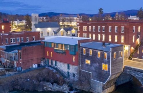 Middlebury Apartment | *Downtown Middlebury Waterfall Studio Apartment*