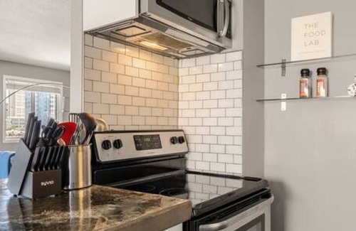 Beltline Apartment | Downtown » Mins to 17 Ave » Free Parking » Netflix