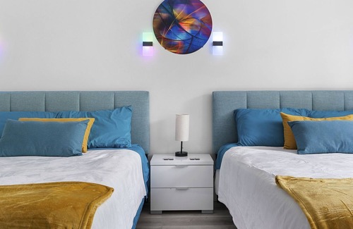 Blackshear-Prospect Hill House | Downtown Modern Home Surrounded in Lush Greenery