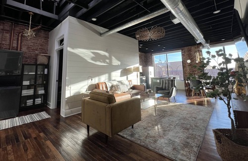 Clovis Apartment | Downtown Modern Loft Apartment