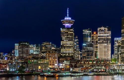 Downtown Vancouver Apartment | Downtown Mountain and City Views