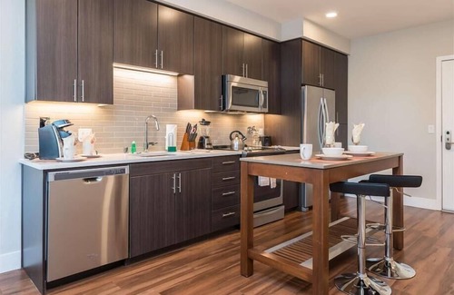 Shoreline West Apartment | Downtown Mountain View 2 BR | Close to Castro St