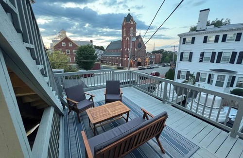 Newburyport House | Downtown Newburyport, Bright and Sunny 2 Bedroom