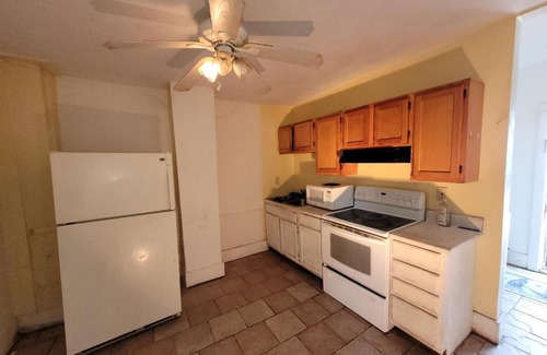 Olde Huntersville House | Downtown Norfolk private room D1