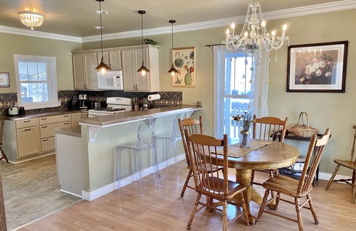Mancos House | Downtown Oak St Farmhouse near Mesa Verde/Durango - Work and Wander!