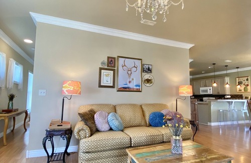 Mancos House | Downtown Oak St Farmhouse near Mesa Verde/Durango - Work and Wander!