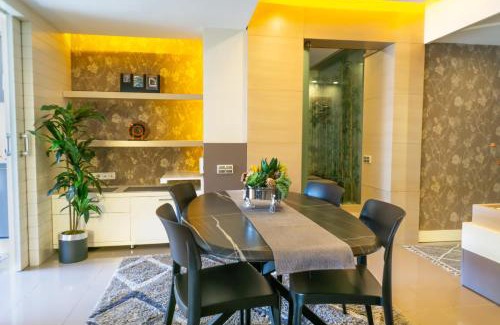 Antalya City Centre Apartment | Downtown Oasis - Spacious Modern 3-BR Flat near Beachpark