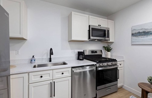 Columbus House | Downtown-Ready 3BR3BA | Modern, Spacious & Private