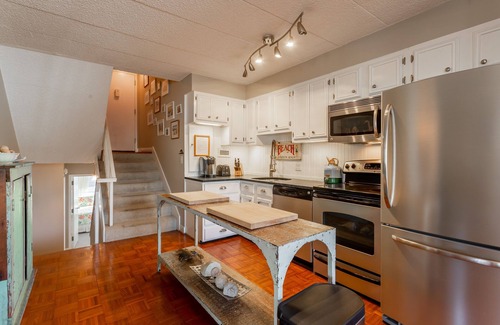 The Pines Condo | Downtown Rehoboth Beach 1 Block from Rehoboth Ave Sleeps 4