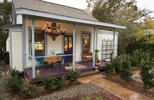 Laguna Cottage | Downtown Retreat - Fabulous 'outBACK' Cottage