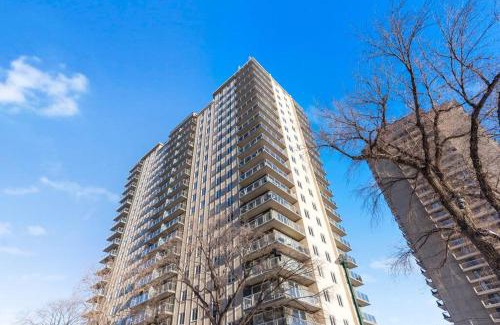 Saskatoon Downtown Apartment | Downtown river-view high-rise, free parking, gym