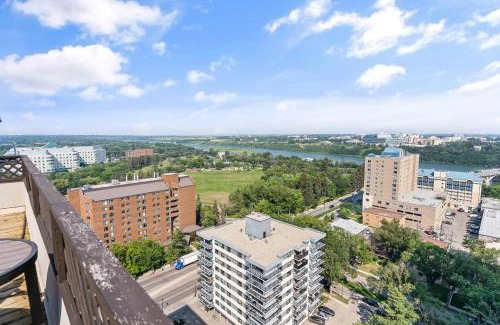Saskatoon Downtown Apartment | Downtown river-view high-rise, free parking, gym