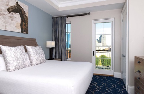 Downtown San Antonio Resort | Downtown San Antonio Resort close to RiverWalk and The Alamo with Rooftop Pool and Hot tub