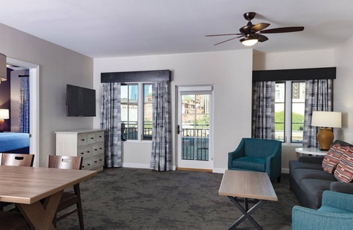Downtown San Antonio Resort | Downtown San Antonio Resort close to RiverWalk and The Alamo with Rooftop Pool and Hot tub