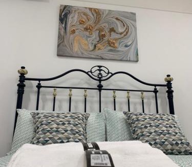 Manfredonia House | Downtown San Lorenzo