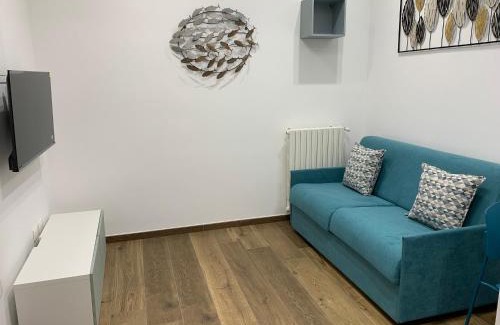 Manfredonia House | Downtown San Lorenzo
