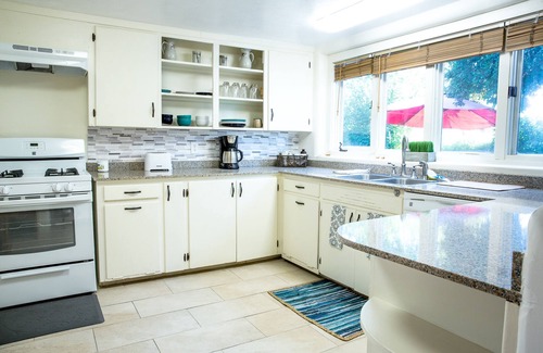Downtown Santa Fe House | Downtown Santa Fe, Walk to Plaza, 2B/2B + Full Kitchen, AIr Conditioned