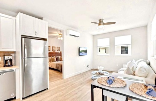 Gillespie Park Apartment | Downtown Sarasota | 1 Bd 1 Ba | Beach | + Pets