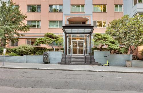 Downtown Seattle Apartment | Downtown Seattle Condo with Rooftop Deck and Views!