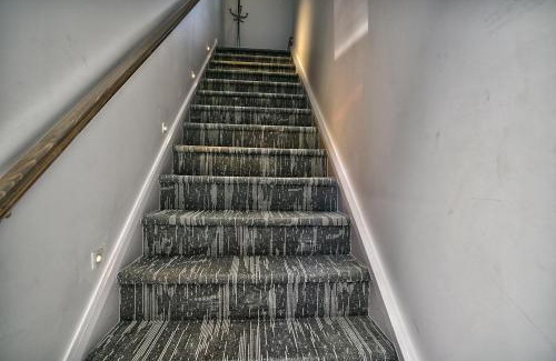 Sherbrooke Apartment | Downtown Sherby - Central, Parking, King Bed, Sleeps 3