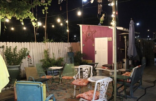 Southtown Villa | Downtown & Southtown leisure district, trendy cafe's, restaurants, bar's